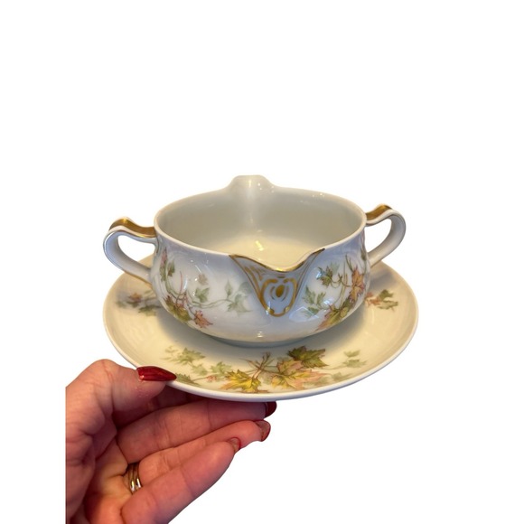 Haviland Limoges Floral Gravy Boat with Gold Trim and Attached Underplate France